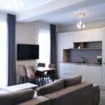 Apartament cu balcon cu vedere parțială spre mare cu 2 camere pentru 4 pers.