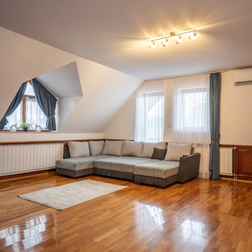 Apartament confort premium pentru 10 pers. (se inchirieaza doar integral)