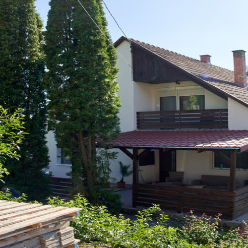 Mountain View Whole House Holiday Home for 16 Persons