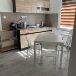 Upstairs Grand 2-Room Apartment for 5 Persons (extra bed available)