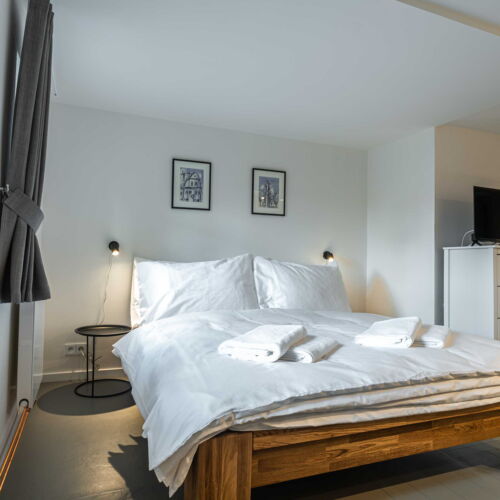 Apartman se sprchou s privátní koupelnou mimo apartmán pro 2 os. (s možností přistýlky)