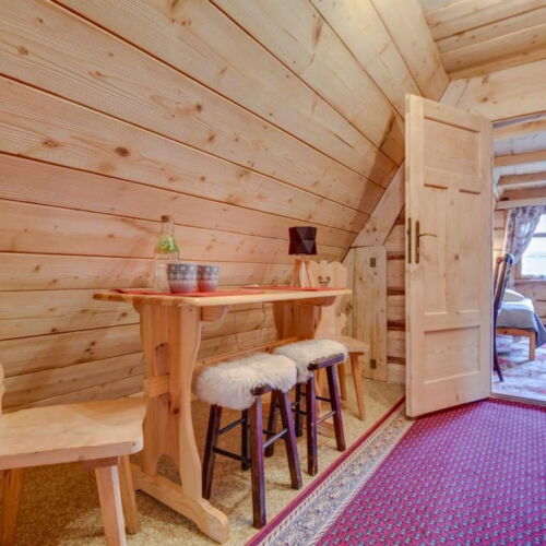 Casă de vacanță familial(ă) întreaga unitate pentru 12 pers. (se inchirieaza doar integral)