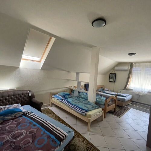 Apartament la etaj cu aer condiționat cu 2 camere pentru 4 pers.