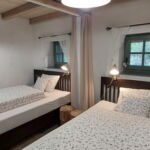 Whole House Romantic Farmhouse for 4 Persons (extra beds available)