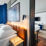 Camera cvadrupla cameră comunicantă Premium cu două paturi de o persoană (Aripa de est)