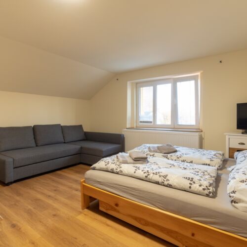 Apartman se sprchou s privátní koupelnou mimo apartmán pro 6 os.