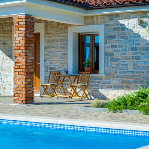 Casă de vacanță la parter cu aer condiționat pentru 5 pers. (se inchirieaza doar integral)