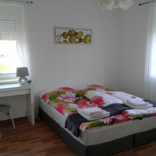 Apartament 4-osobowy z własną kuchnią z tarasem (możliwa dostawka)