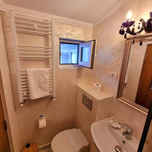 Camera single cu baie