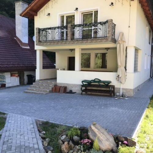 Casă de vacanță pentru 18 pers. (se inchirieaza doar integral)