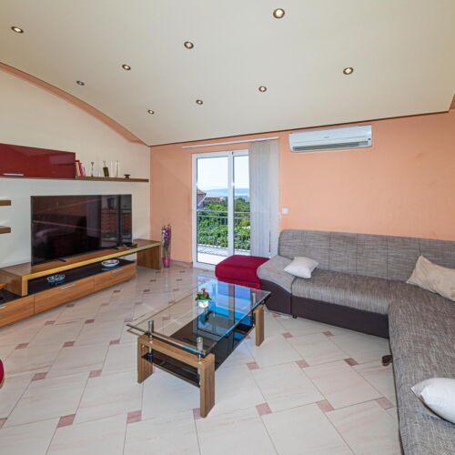 Apartament pentru 5 pers. (se inchirieaza doar integral)