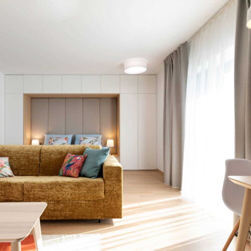 Apartament cu bucătărie proprie cu vedere spre grădină cu 1 camera pentru 2 pers. (se poate solicita pat suplimentar)