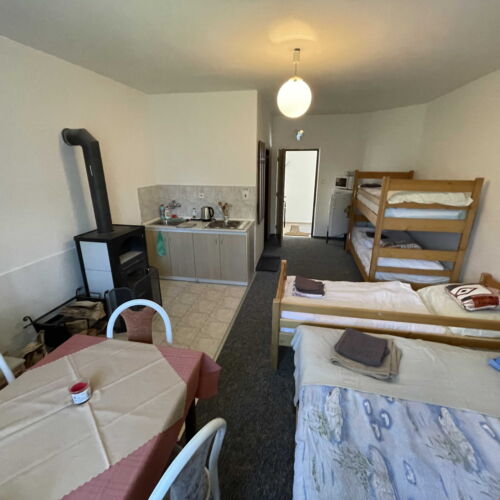 Camera cu chicinetă proprie pentru 5 pers.