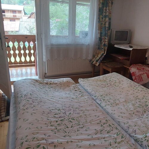 Camera dubla cu balcon cu duș