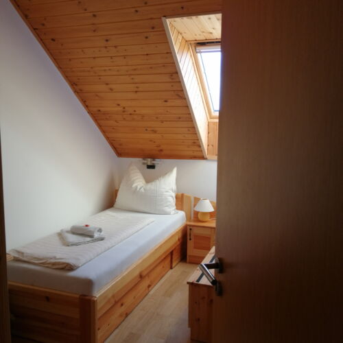 Pokoj s koupelnou pro 1 os. na poschodí