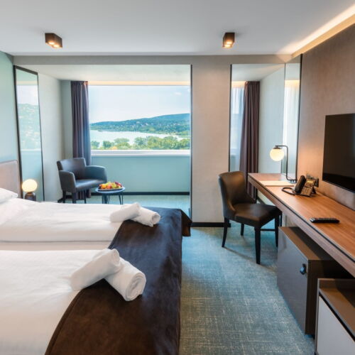 Camera cvadrupla familial(a)