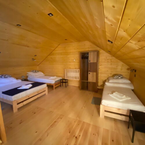 Apartament 4-osobowy cały dom z widokiem na las z 1 pomieszczeniem sypialnianym