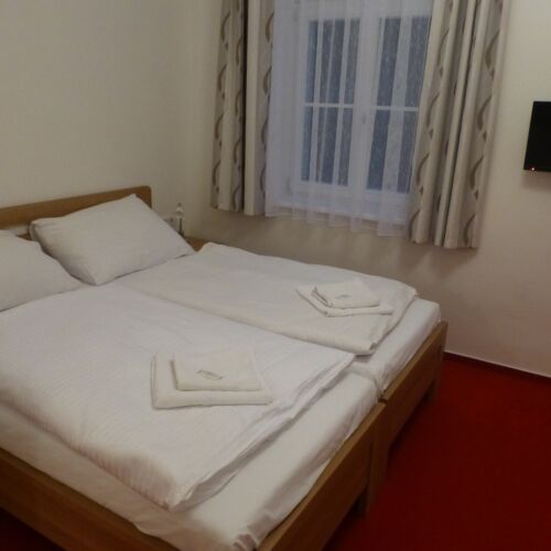 Pokoj s manželskou postelí (s možností přistýlky)