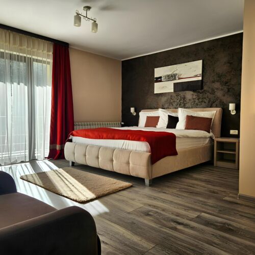 Camera tripla cu balcon