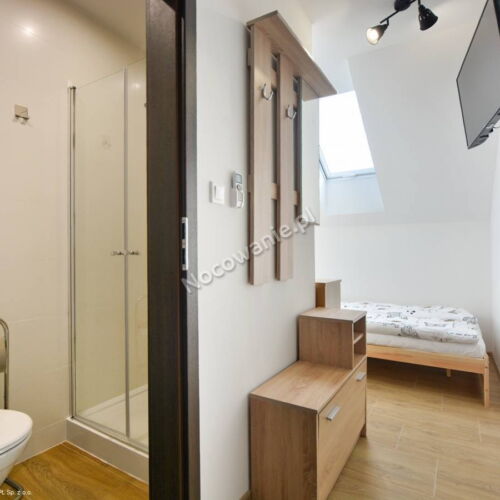 Pokoj s klimatizací s manželskou postelí na poschodí