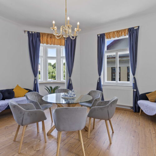 Apartman s vlastní kuchyňkou s privátní koupelnou mimo apartmán pro 8 os.