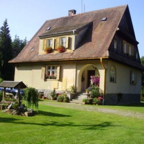 Casă de vacanță cu duș cu bucătărie proprie pentru 6 pers. (se inchirieaza doar integral) (se poate solicita pat suplimentar)