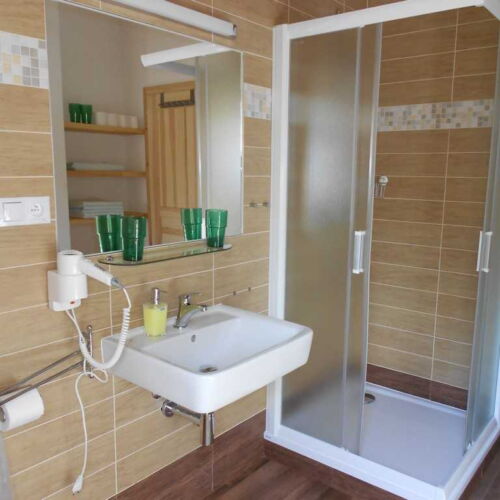 Deluxe Apartman se sprchou pro 7 os. se 3 ložnicemi