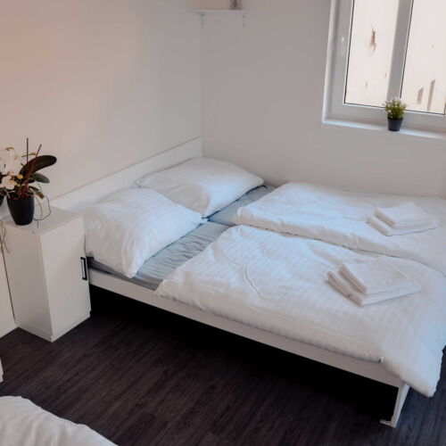 6 Person Room with Shower and Kitchen