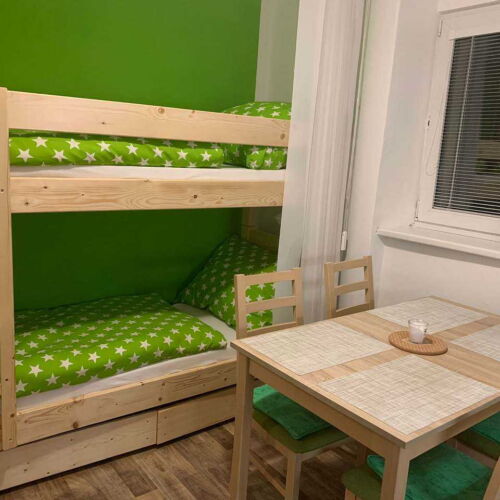 Apartman se sprchou s privátní koupelnou mimo apartmán pro 4 os.