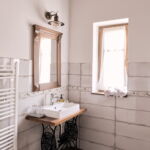 Udvarra néző fürdőszobás kétágyas szoba (pótágyazható)