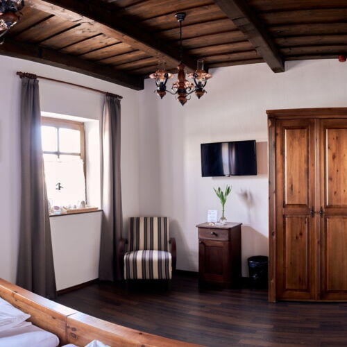 Yard View Twin Room ensuite (extra bed available)