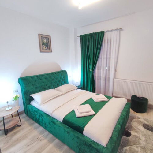 Camera dubla deluxe cu balcon (se poate solicita pat suplimentar)