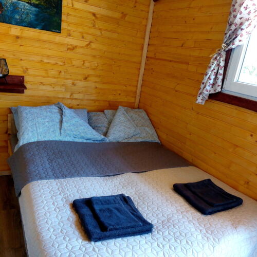 Cabană întreaga unitate cu vedere spre lac pentru 5 pers. (se inchirieaza doar integral)