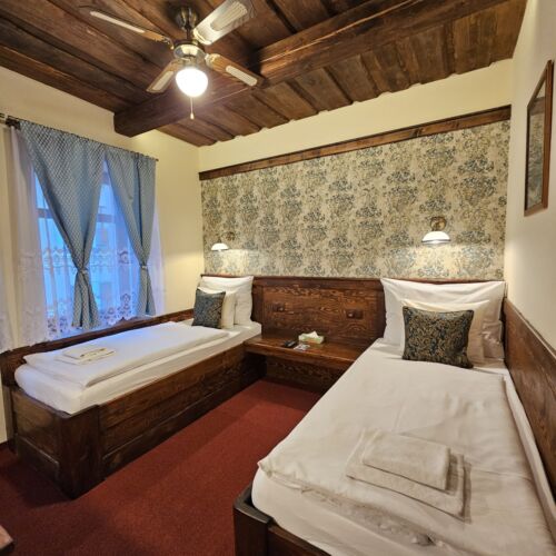 Camera  twin cu duș