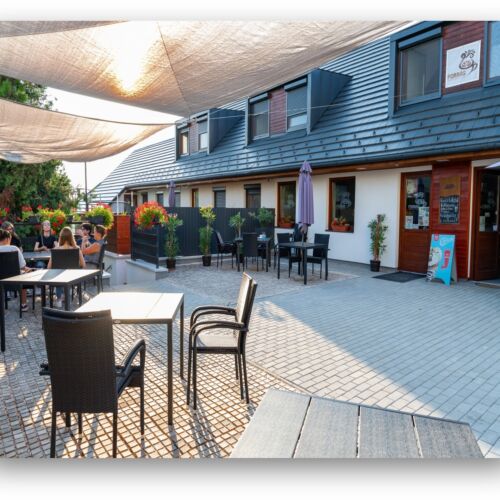 Camera cvadrupla la etaj