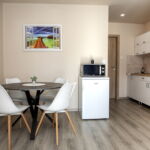 Apartman s klimatizací pro 4 os. se 2 ložnicemi v přízemí