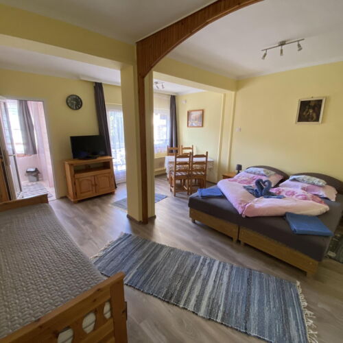 Upstairs 1-Room Apartment for 4 Persons