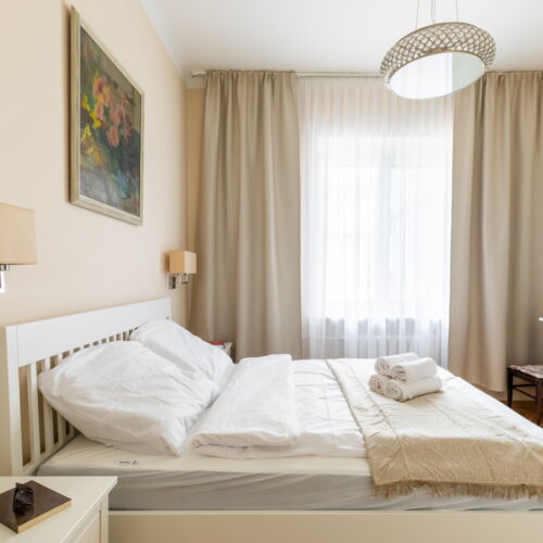 Apartament 5-osobowy na piętrze Standard Plus z 3 pomieszczeniami sypialnianymi