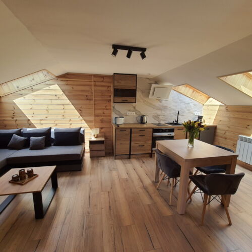 Apartament 4-osobowy na piętrze z widokiem na ogród z 2 pomieszczeniami sypialnianymi