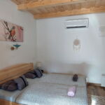 Apartman s klimatizací se zahradou s manželskou postelí s 1 ložnicí (s možností přistýlky)