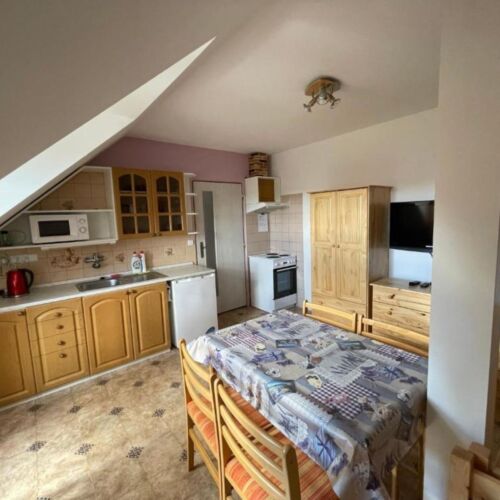 Apartament cu bucătărie proprie cu 2 camere pentru 4 pers. (se poate solicita pat suplimentar)