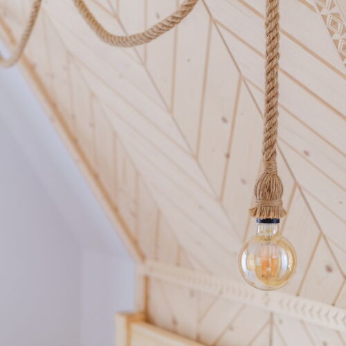 Camera dubla la etaj cu vedere spre munte