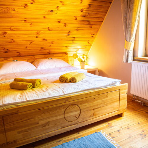 Casa de vacanță întreaga unitate cu vedere spre lac pentru 10 pers. (se inchirieaza doar integral) (se poate solicita pat suplimentar)