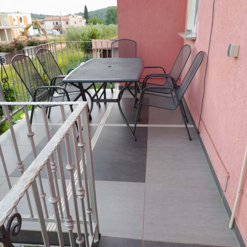 Apartament 5-osobowy na piętrze z 2 pomieszczeniami sypialnianymi (możliwa dostawka)