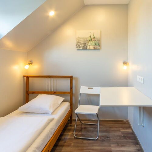 Pokoj se společnou koupelnou  pro 1 os.