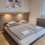 Udvarra néző emeleti 4 fős apartman 1 hálótérrel