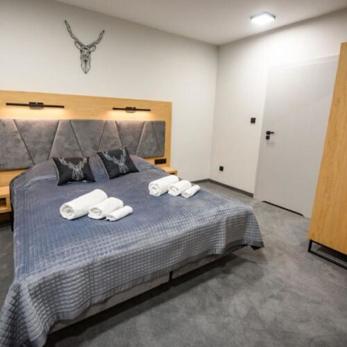 Pokój 2-osobowy w suterenie ze wspólnym aneksem kuchennym