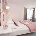 Romantik Izba s manželskou posteľou na poschodí (s možnosťou prístelky)