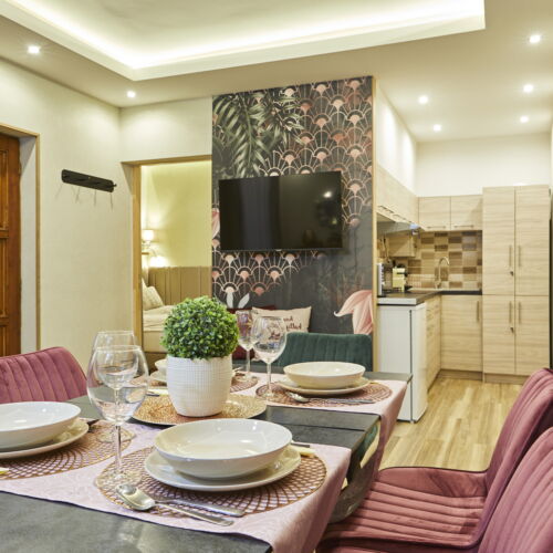 S vlastní jacuzzi Apartman pro 6 os. se 3 ložnicemi přízemní (s možností přistýlky)