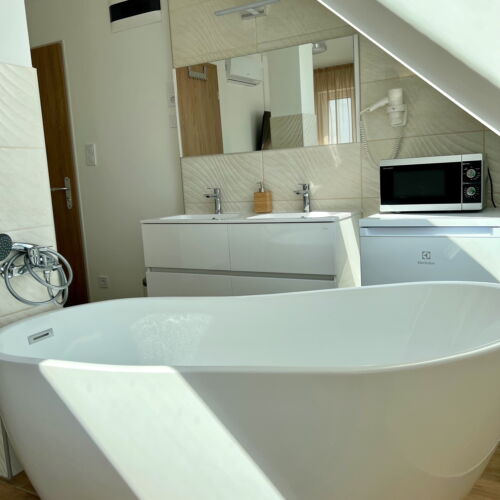 Romantik Apartman s manželskou postelí s 1 ložnicí na poschodí